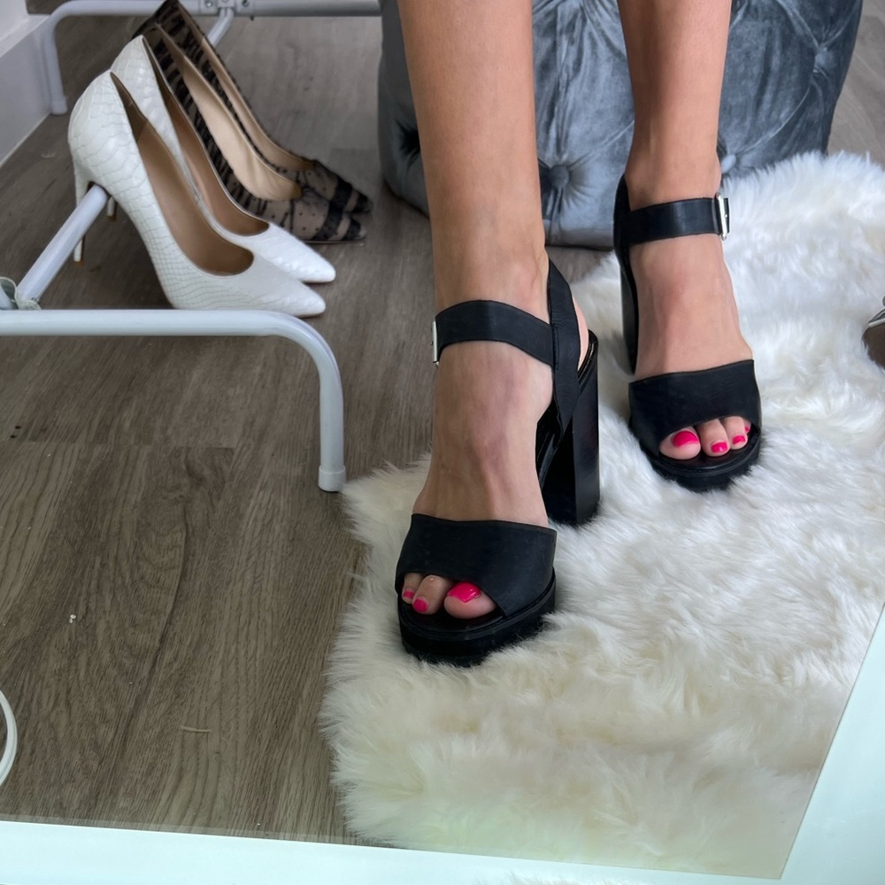 Steve Madden black platform heels